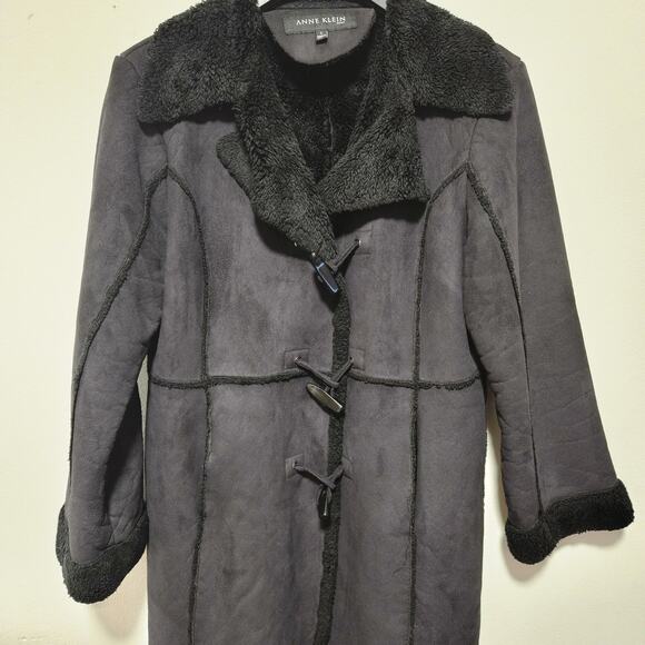 Anne Klein Jackets & Blazers - Anne Klein Charcoal Grey Faux Suede Sherpa Lined Toggle Coat Jacket Womens L
